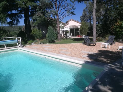 Piemont Cévenole - maison plain-pied - piscine privée - vue Chalet in Alès