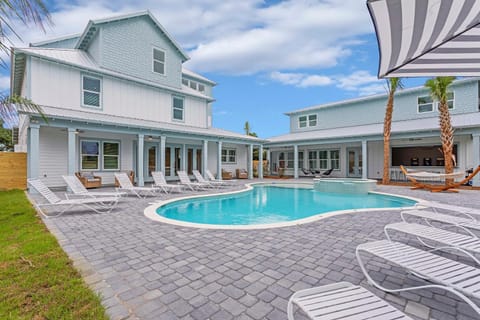 Luxury home w Pool Spa Golf Cart 3 Min to Beach House in Destin