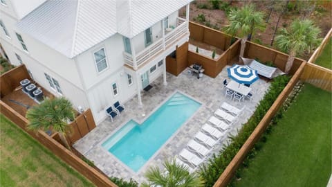 Luxury Home with Pool Golf Cart 4 Min to Beach Casa in Miramar Beach