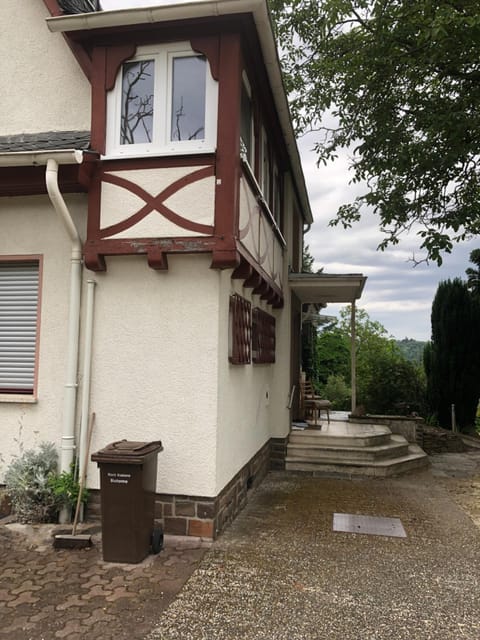 Ferienwohnung Rheinblick, ruhig, Aussicht, Gartennutzung, Sport-Pool Condo in Koblenz