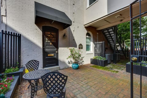 Chic Richmond Retreat with Quaint Private Patio! Condo in Richmond