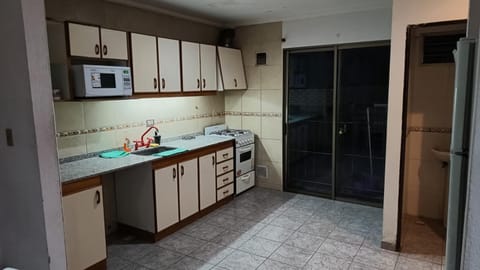 Kitchen or kitchenette, minibar, pet friendly, stove