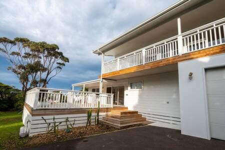 Ocean Views Recently Renovated Beach House Haus in Cape Woolamai