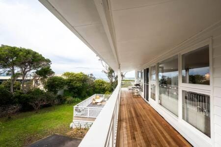Ocean Views Recently Renovated Beach House Haus in Cape Woolamai