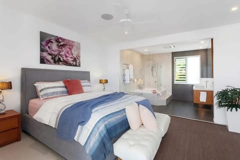 Coastal Opulence Autumn Special Appartement in Terrigal