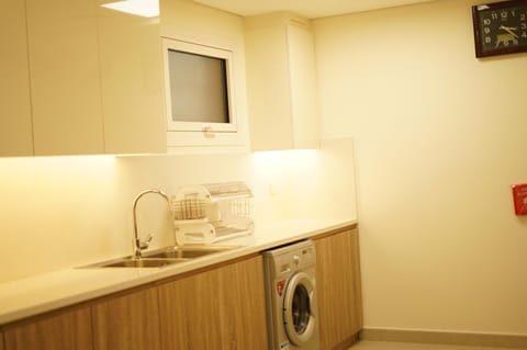 Kitchen or kitchenette, minibar, washing machine, dryer