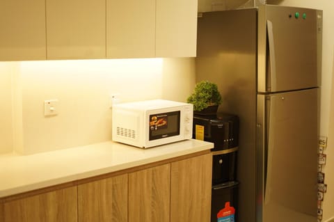 Kitchen or kitchenette, minibar, oven