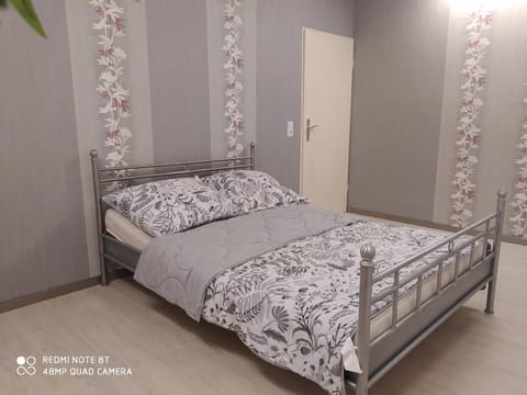 Park Villa Ferienwohnung mit Pool und 3 Schlafzimmer Apartment in Uelzen