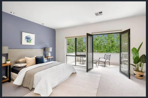 Modern & Perfect Location in Parliament triangle Villa in Canberra