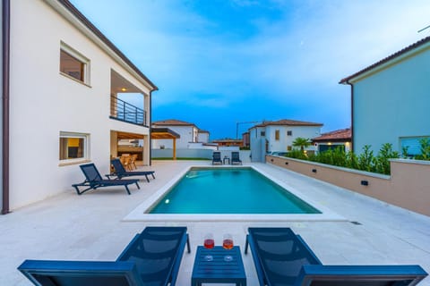 Property building, Patio, Pool view, Swimming pool, sunbed