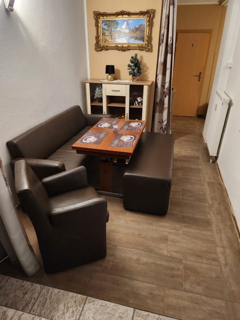 HALLE eine Relax- Oase, 1- 3 separate Schlafräume möglich plus Wohn-Sitzbereich, extra Küche, extra Bad, günstig und gut Condo in Halle Saale