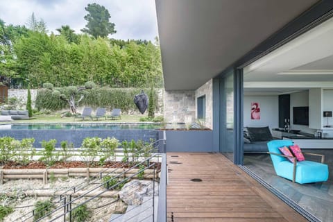 Property building, Patio, Spring, Day, View (from property/room), Balcony/Terrace, Seating area, Garden view