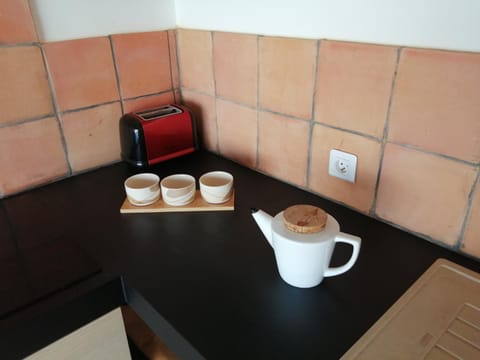 Coffee/tea facilities, toaster