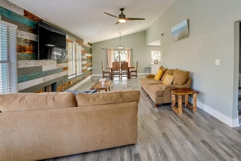 Rockport Vacation Rental with Private Hot Tub! House in Rockport