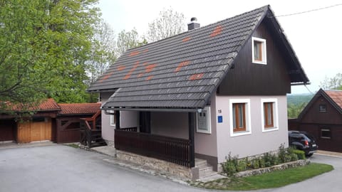 Facade/entrance, Neighbourhood