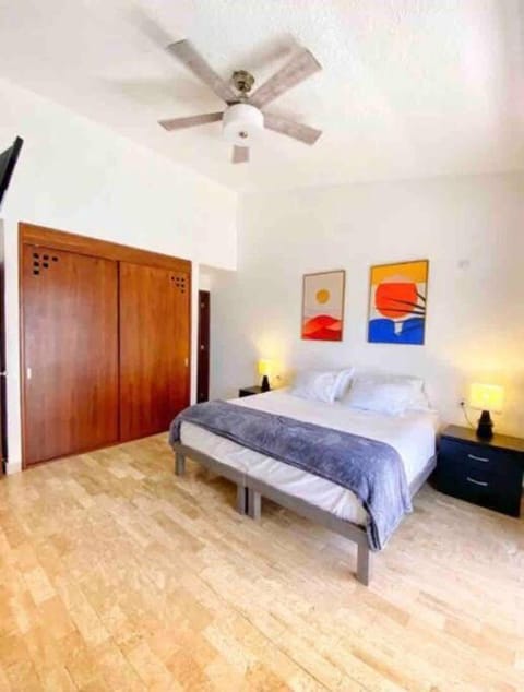 Rooftop penthouse 3 bedrooms, Sleeps 8! Condo in Cancun