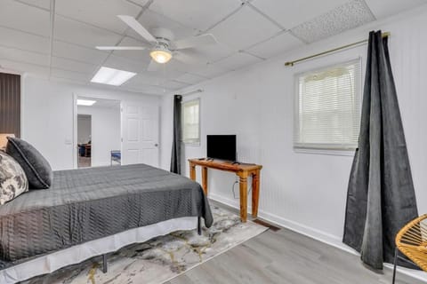 Eagle's Nest - Upscale Loft Downtown Close to GSU Apartamento in Statesboro