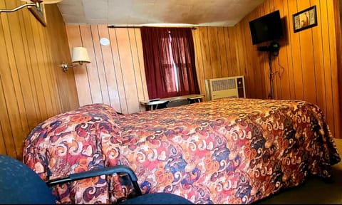 Snowy Mountain Inn Motel in Saratoga