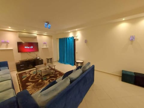 Communal lounge/ TV room, TV and multimedia, Living room, Seating area, Evening entertainment