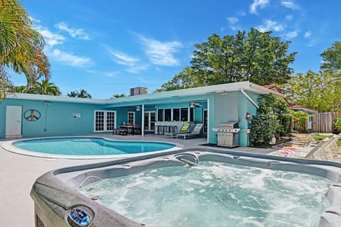 Hot Tub, Pool view, Swimming pool, sunbed