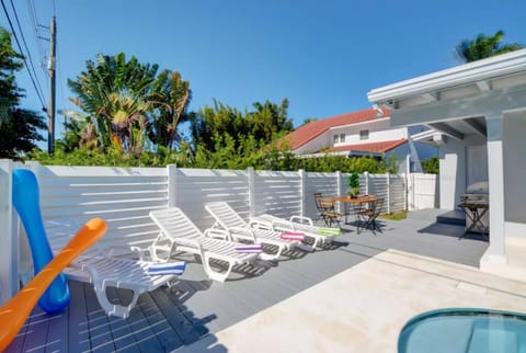 Pool view, Swimming pool, sunbed