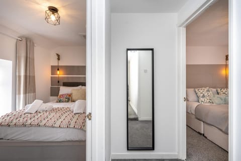 Bed, Photo of the whole room, Bedroom, wardrobe