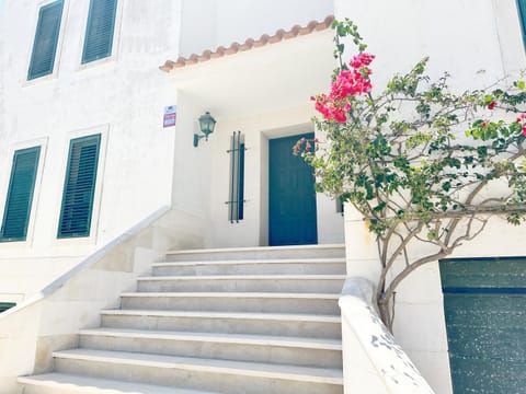 Yo-House Villa in Costa da Caparica