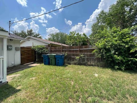 Bright 3BR Near Airport & Lake! House in Lewisville