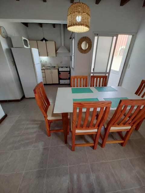 Kitchen or kitchenette, Dining area, minibar, pet friendly, stove