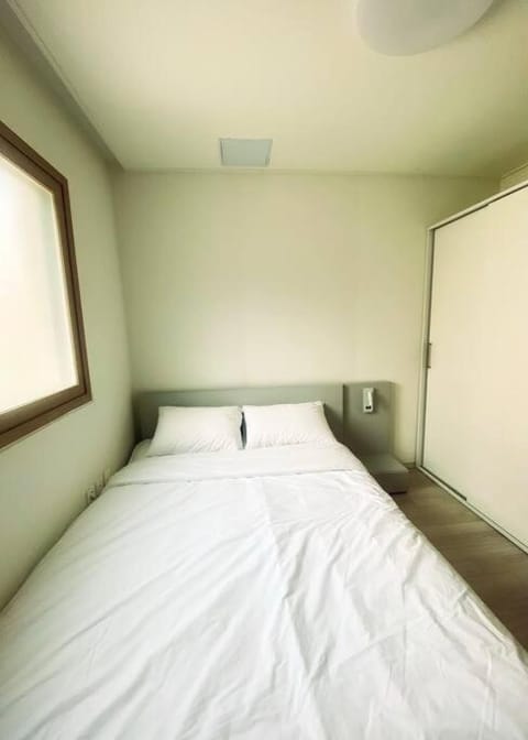 Bed, Photo of the whole room, Bedroom, Internal: Not applicable to any particular room