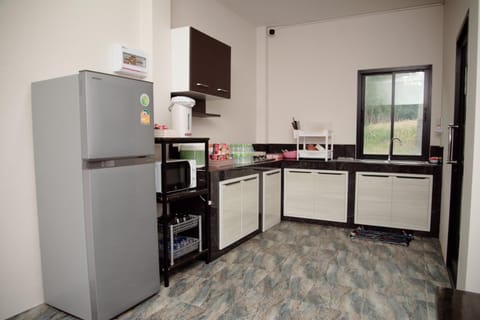 Kitchen or kitchenette, dishwasher, minibar, oven, pet friendly, stove