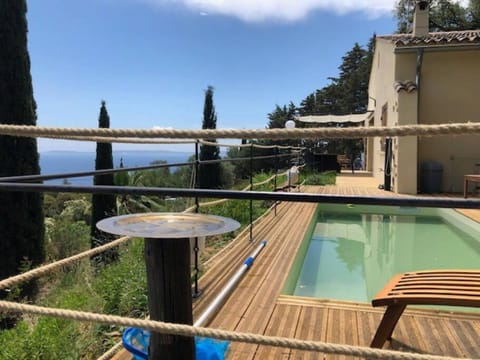 Nouveau ! pleine nature et vue mer au Lavandou Villa in Le Lavandou