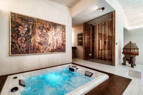 Shower, Hot Tub