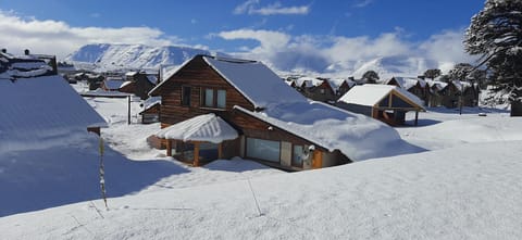 Facade/entrance, Winter, Mountain view, Family