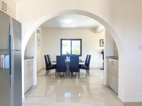 Dining area, kitchen