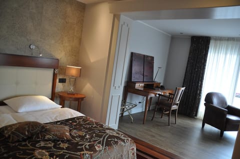 Bed, Decorative detail