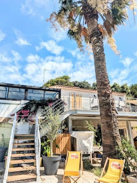 Joli haut de villa à deux pas de la mer et piscine Villa in Sausset-les-Pins