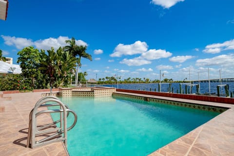 Family Tides, Cape Coral - Roelens Vacations House in Cape Coral