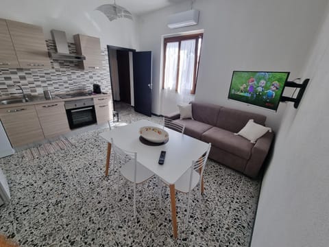 TV and multimedia, Kitchen or kitchenette, Living room, Seating area, Dining area, Evening entertainment, minibar, pet friendly, stove, air conditioner