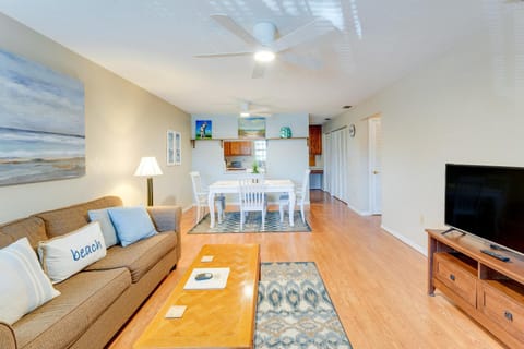 Englewood Condo Less Than 3 Mi to the Beach and Golfing! Apartment in Manasota Key