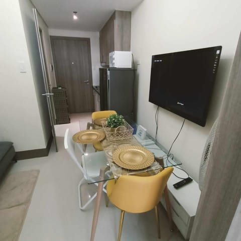 1 Bedroom with Balcony Pool View Aparthotel in Mandaluyong