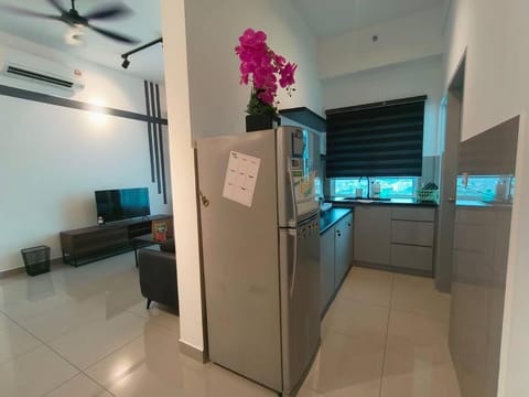 Love Sunset爱日落简约风 2r2b 4-7ppl Condo in Malacca