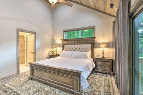 Sprawling Blowing Rock Escape with Theater and Hot Tub House in Watauga