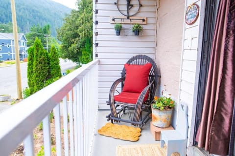 Balcony/Terrace, Mountain view