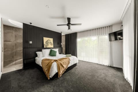 5 Bedroom house, pool, wifi, fire place, sauna Casa in Noosa Shire