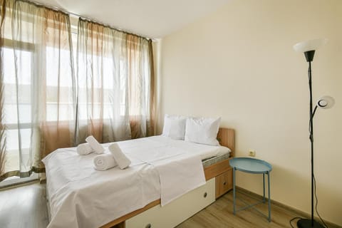 Bed, Photo of the whole room, Bedroom, towels