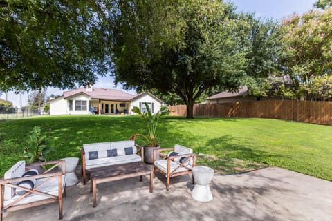 Lakefront Paradise with Firepit Maison in Marble Falls