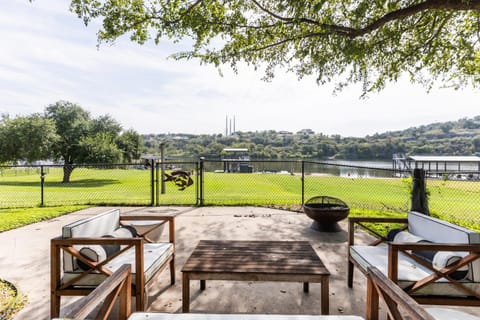 Lakefront Paradise with Firepit House in Marble Falls