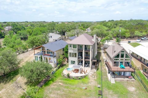 Luxury Lakefront Home-Private Dock - Dipping Pool! Haus in Lake Travis