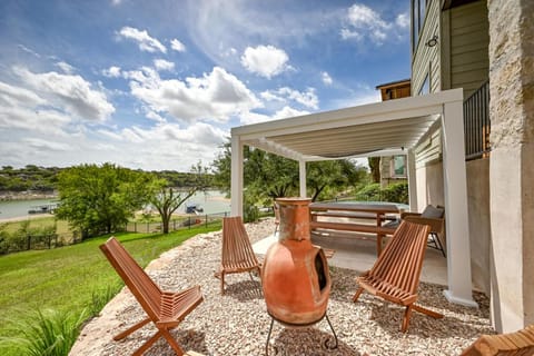 Luxury Lakefront Home-Private Dock - Dipping Pool! Casa in Lake Travis